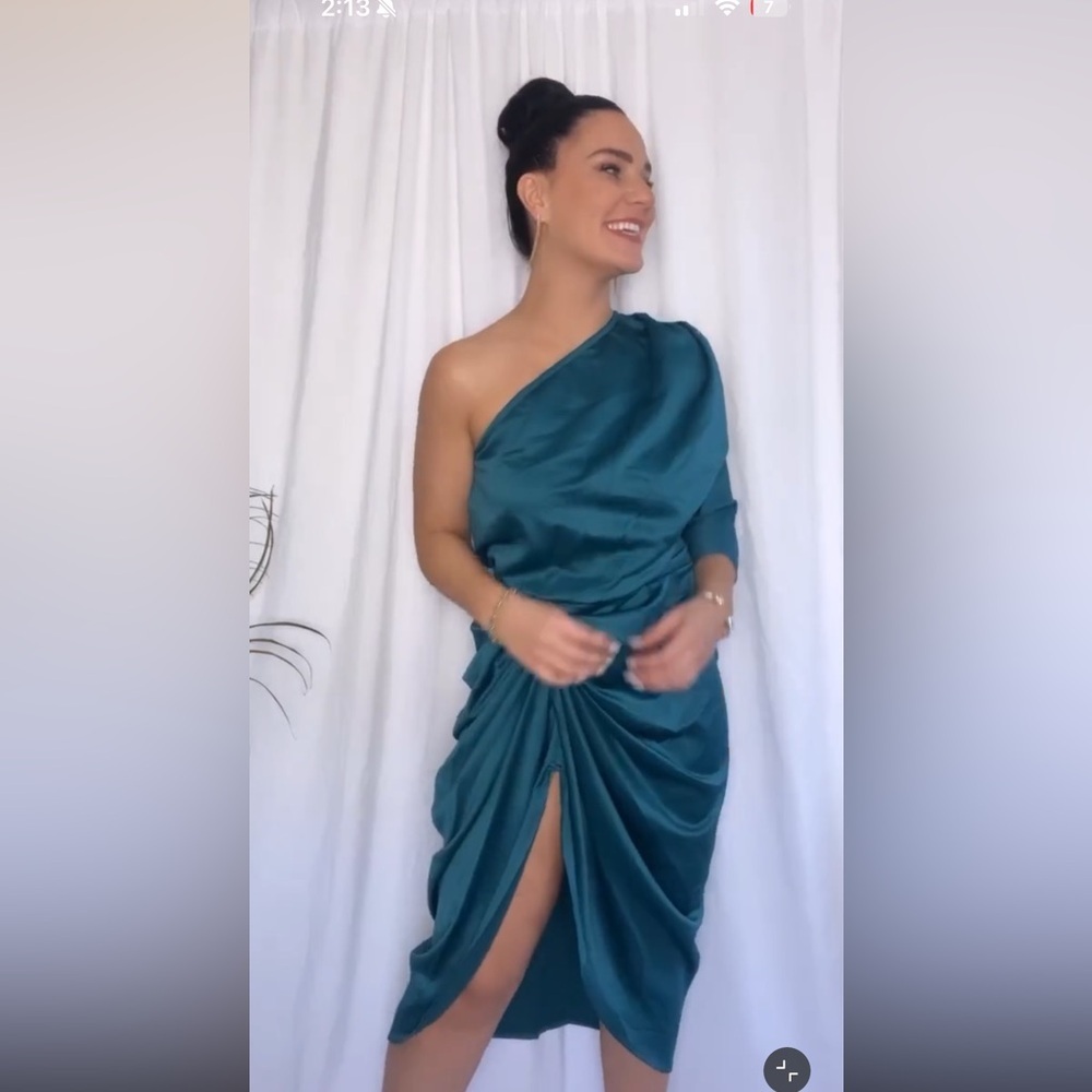 PrettyLittleThing Emerald Green One-Shoulder Dress - Picture 7 of 7